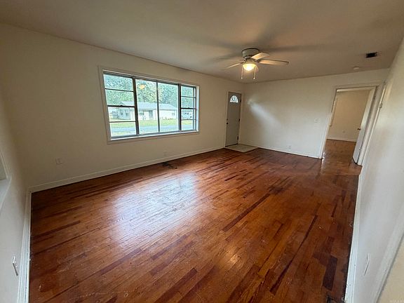 5th image of 204 E College St