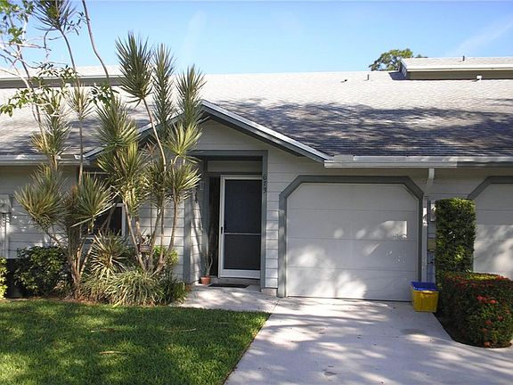 4th image of 673 NE Wax Myrtle Way