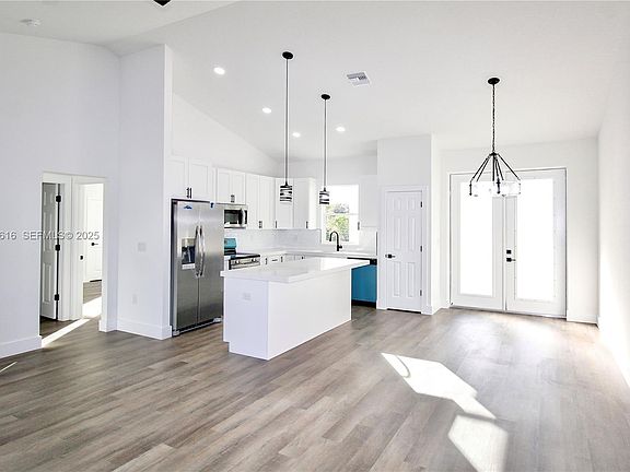 2nd image of 2313 N Olivia Dr