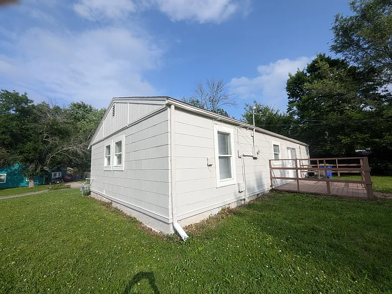 14802 White Ave — Photo 24