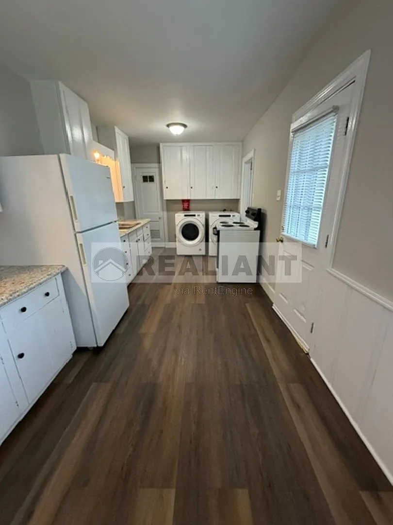 3 bed, 2.0 bath, 1409 sqft, $1,797 — Photo 4
