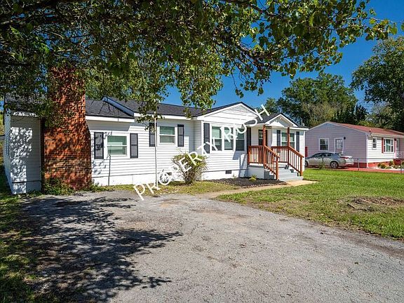 2nd image of 4601 Leslie Ln
