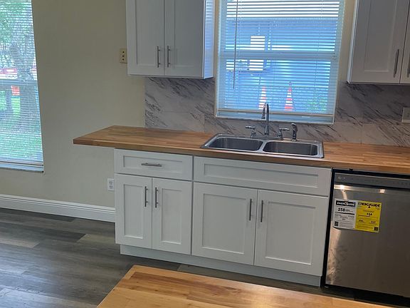5th image of 713 Ellen St