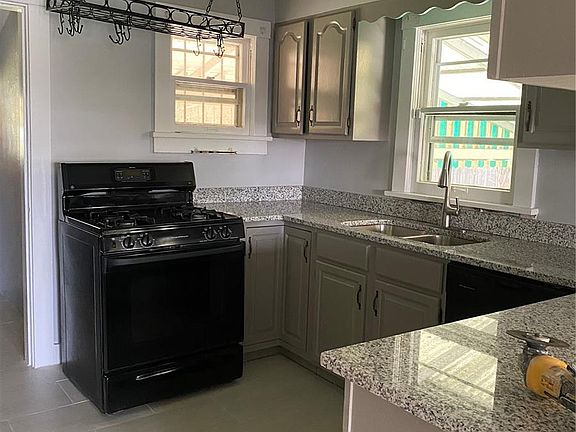 3rd image of 2424 S Lincoln Street