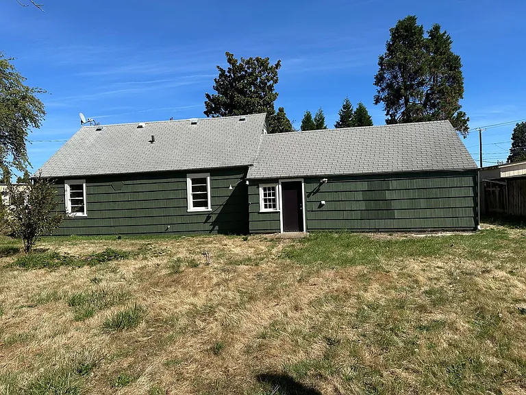 1560 Robert St — Photo 39