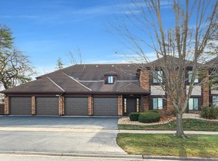 3201 184th St APT 1A, Homewood, IL 60430