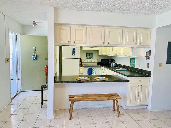 FULLY FURNISHED KITCHEN