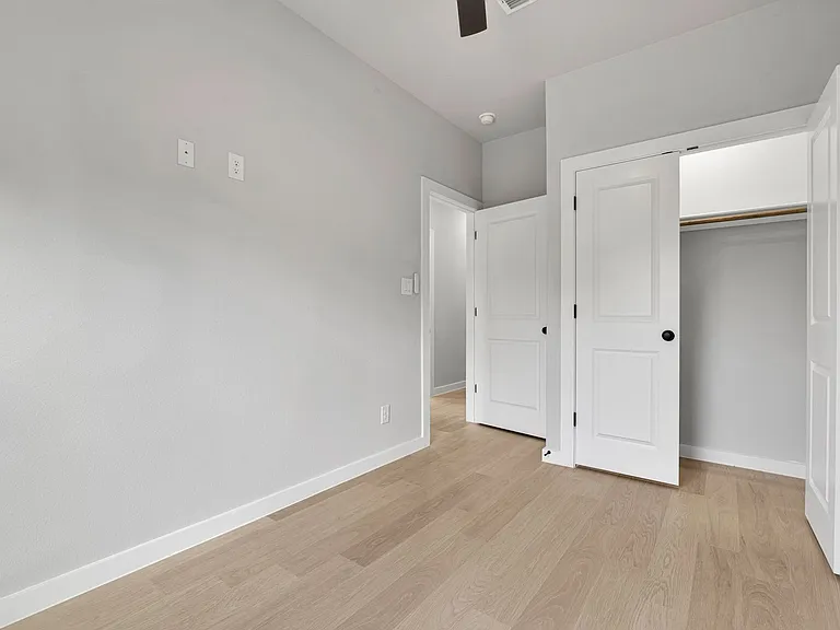 525 Dakota St — Photo 17