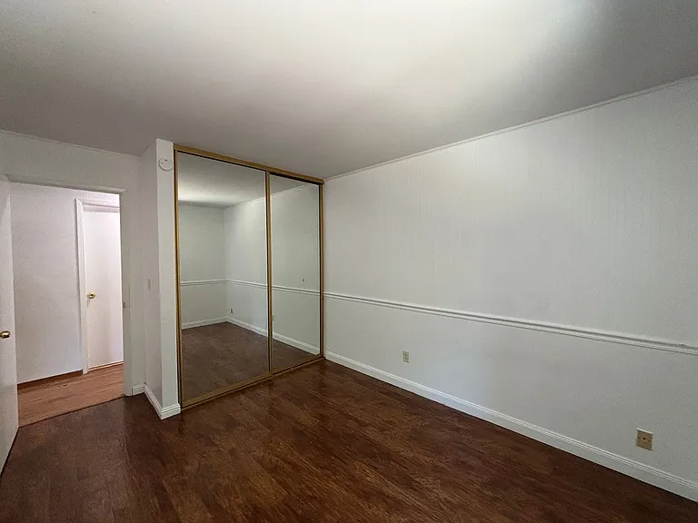 2102 California Dr — Photo 32