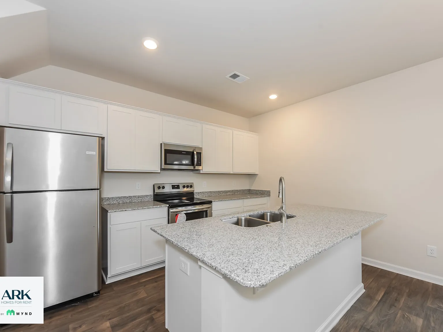 2 bed, 2.5 bath, 1428 sqft, $1,599 — Photo 4