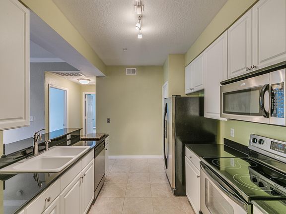 4th image of 8539 GATE Parkway W #1628