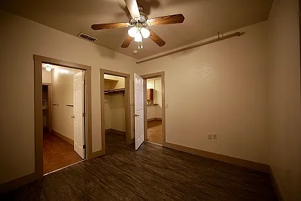 425 Schatzell St — Photo 5