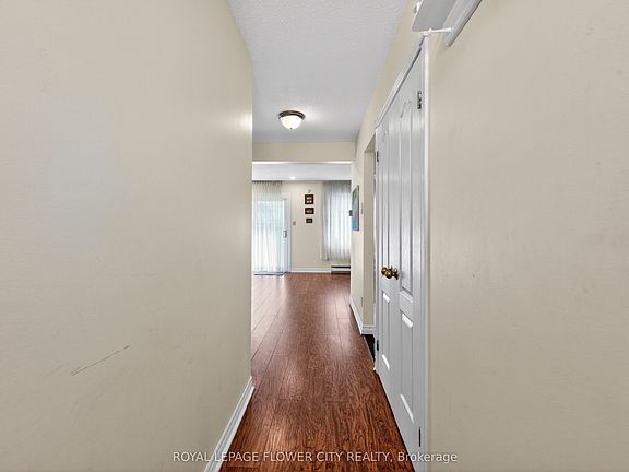 5th image of 16 Gleneaden Ct