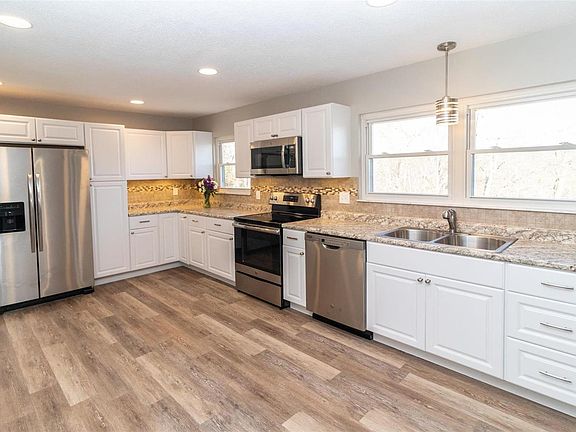 Spacious, completely new kitchen!