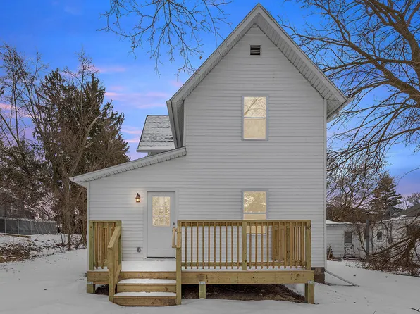 510 E Gilson St, Edmore, MI 48829