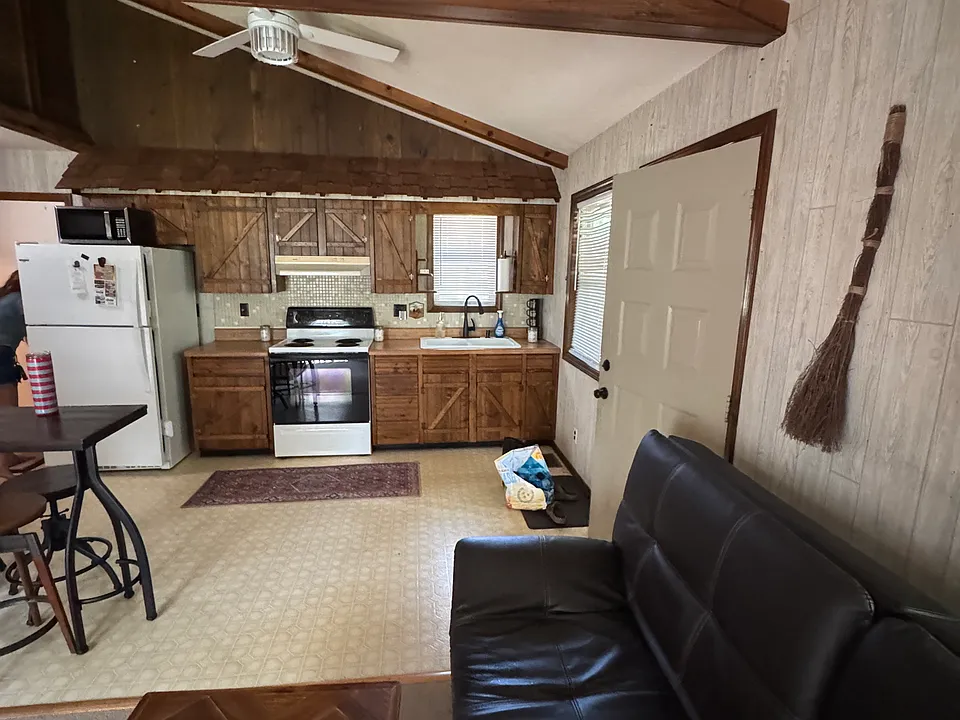 70 Ash Dr