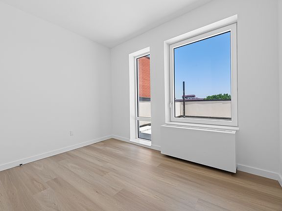 5th image of 71-82 Parsons Blvd #703