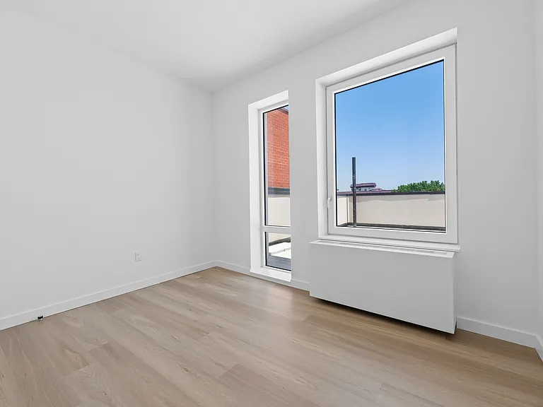 71-82 Parsons Blvd #702 — Photo 5