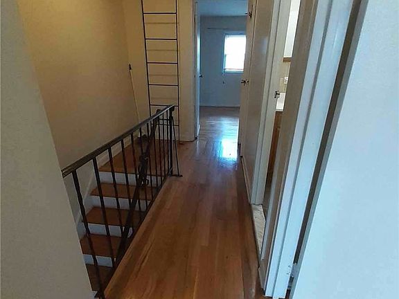 4th image of 217-23 Hempstead Ave #2