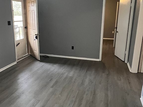 3rd image of 2129 Amelia Ave