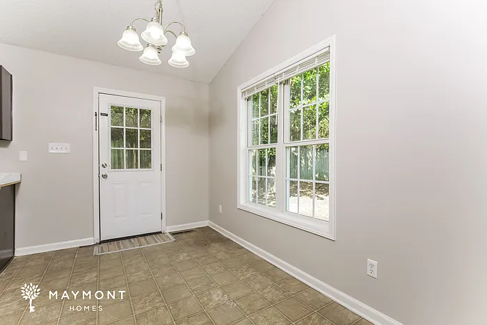 1215 Liriope Ln — Photo 5