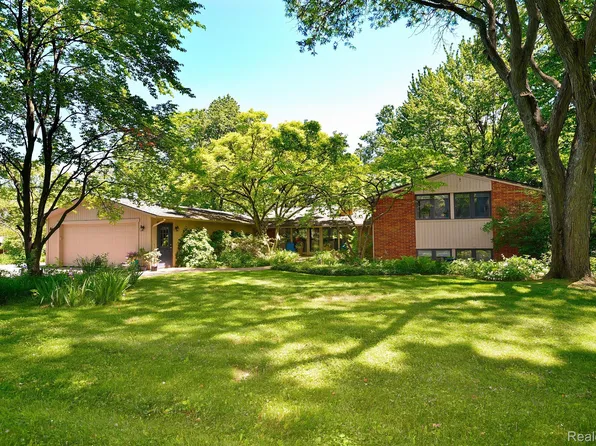 770 Foxhall Rd, Bloomfield Hills, MI 48304