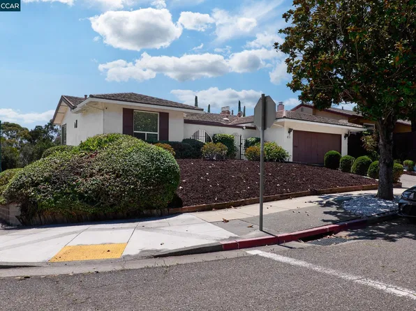 8197 Coach Dr, Oakland, CA 94605
