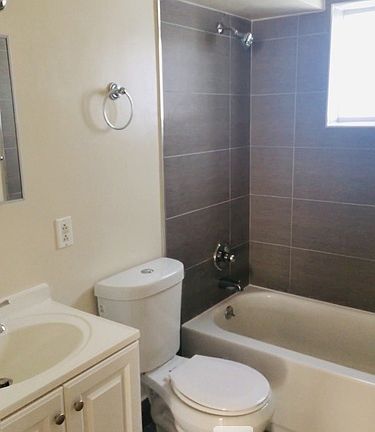 2nd image of 960 Biarritz Dr #3