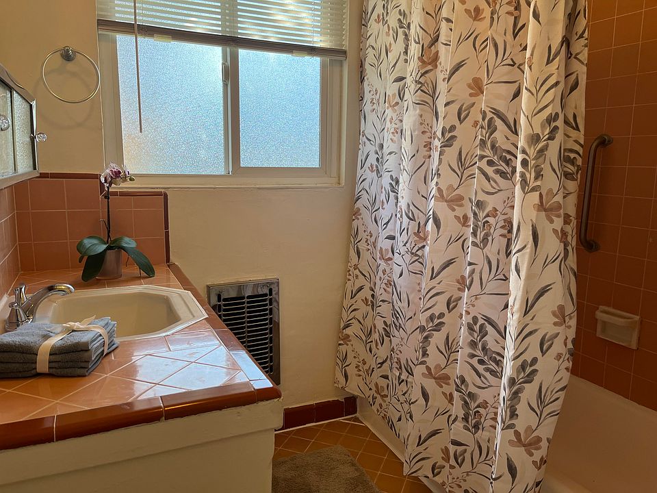 1st image of 3766 Barry Ave