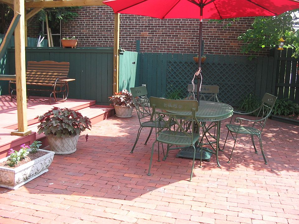 2nd image of 125 E Moler St