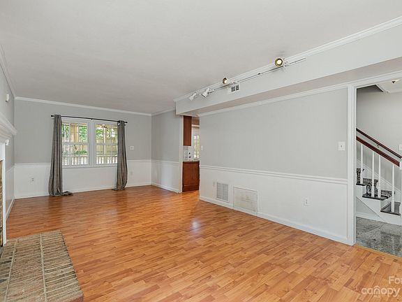 4th image of 518 Sunnywood Ln