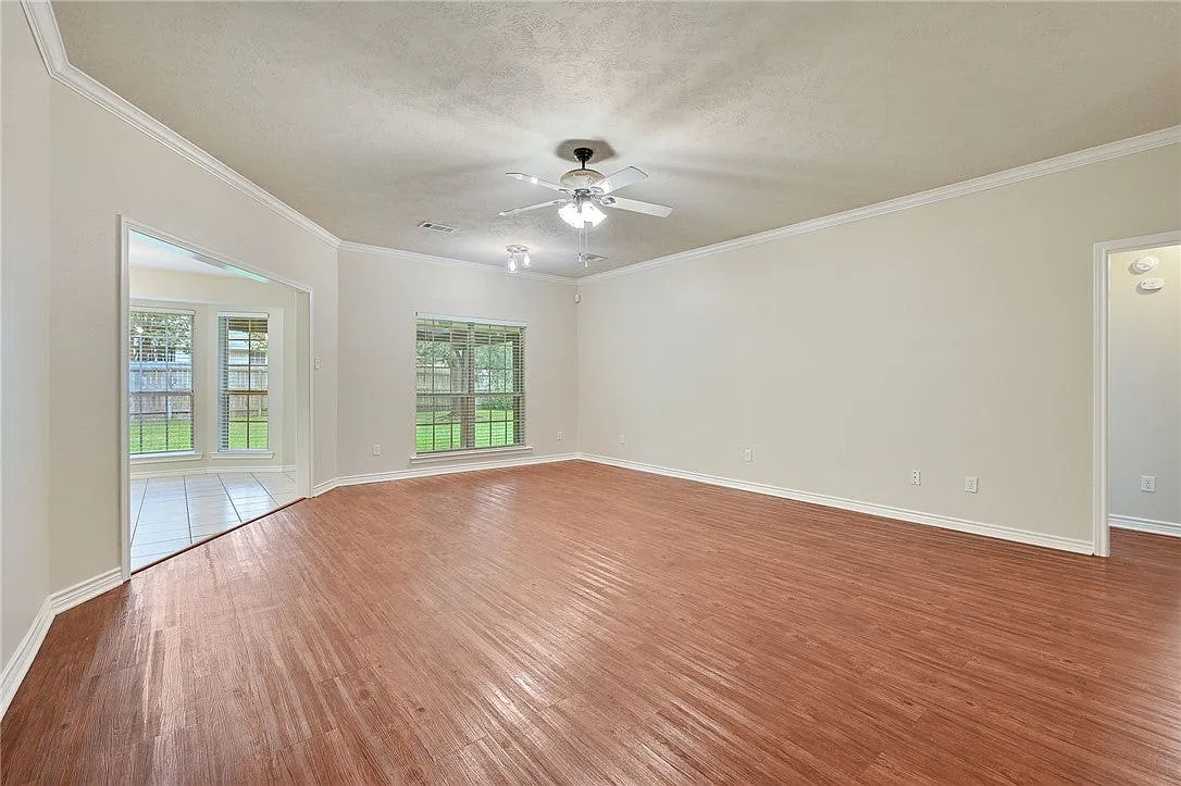 4 bed, 1732 sqft, $2,500 — Photo 3
