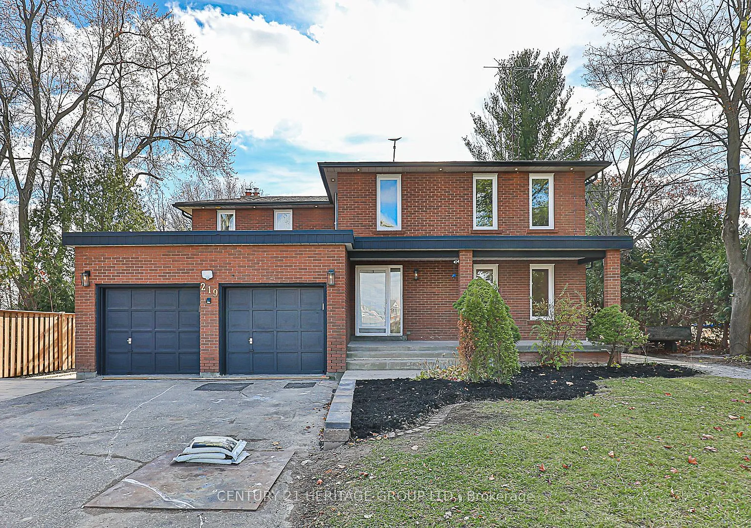 3 bed, $2,300 — Photo 1