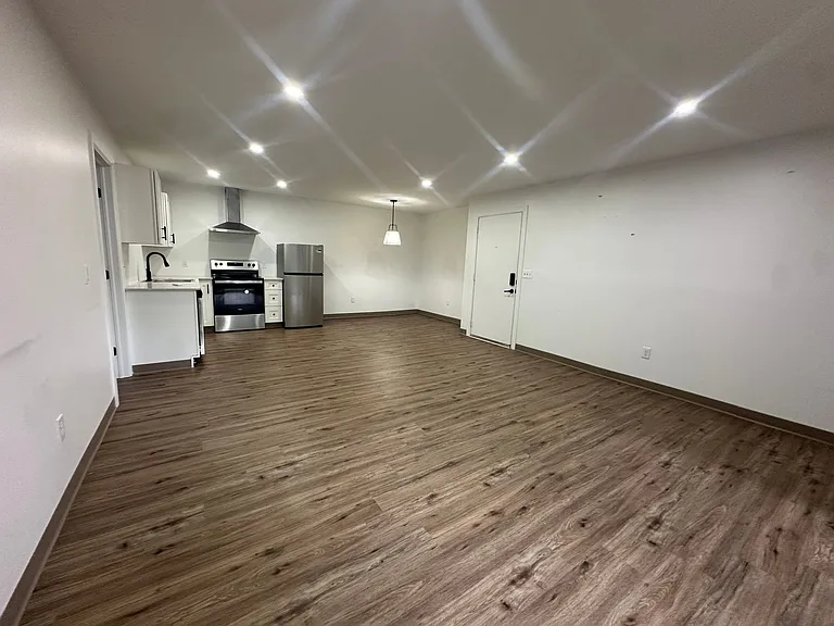 University Park Apartments near Cornell University — Photo 615