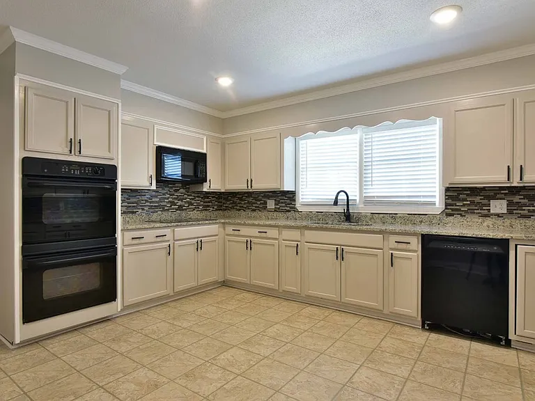 426 Forest Glen Dr — Photo 19