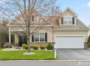 16 Aquaduct Rd, Monroe Township, NJ 08831