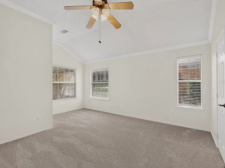2312 London Dr — Photo 10