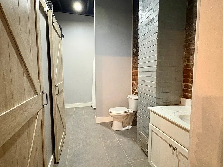 606 Main St #B — Photo 8