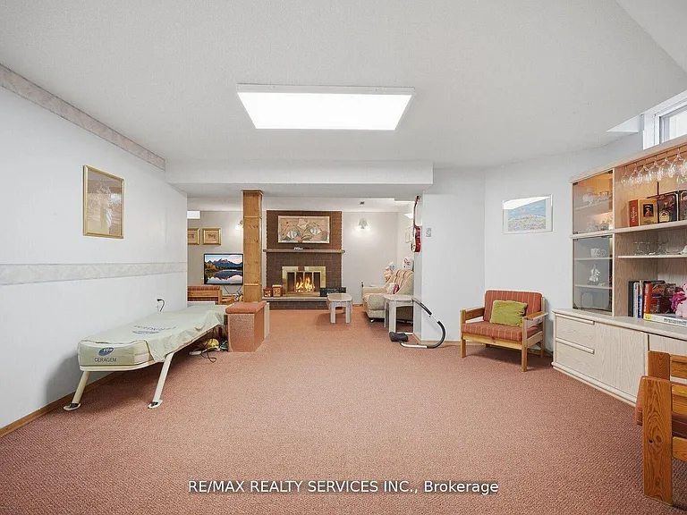62 Fernbrook Cres — Photo 39