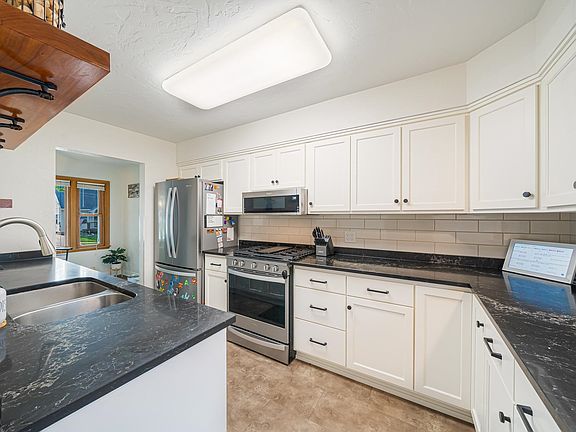 4th image of 200 Idlewild St