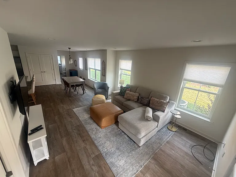7223 White Oak Blvd — Photo 1