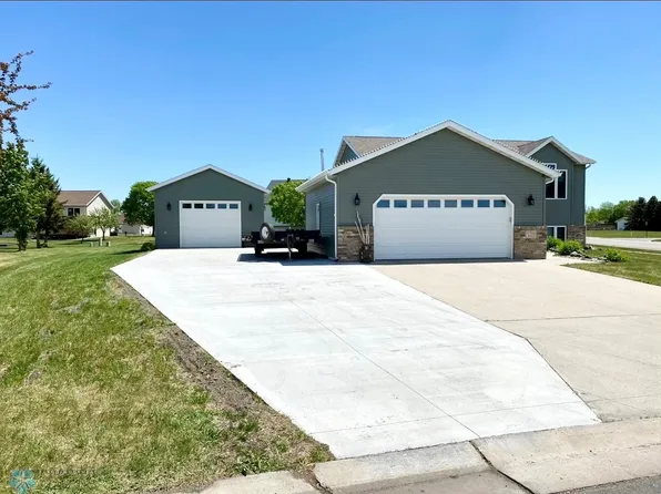 403 Kroshus Dr, Dilworth, MN 56529