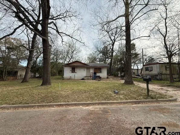 1108 W Noble St, Troup, TX 75789