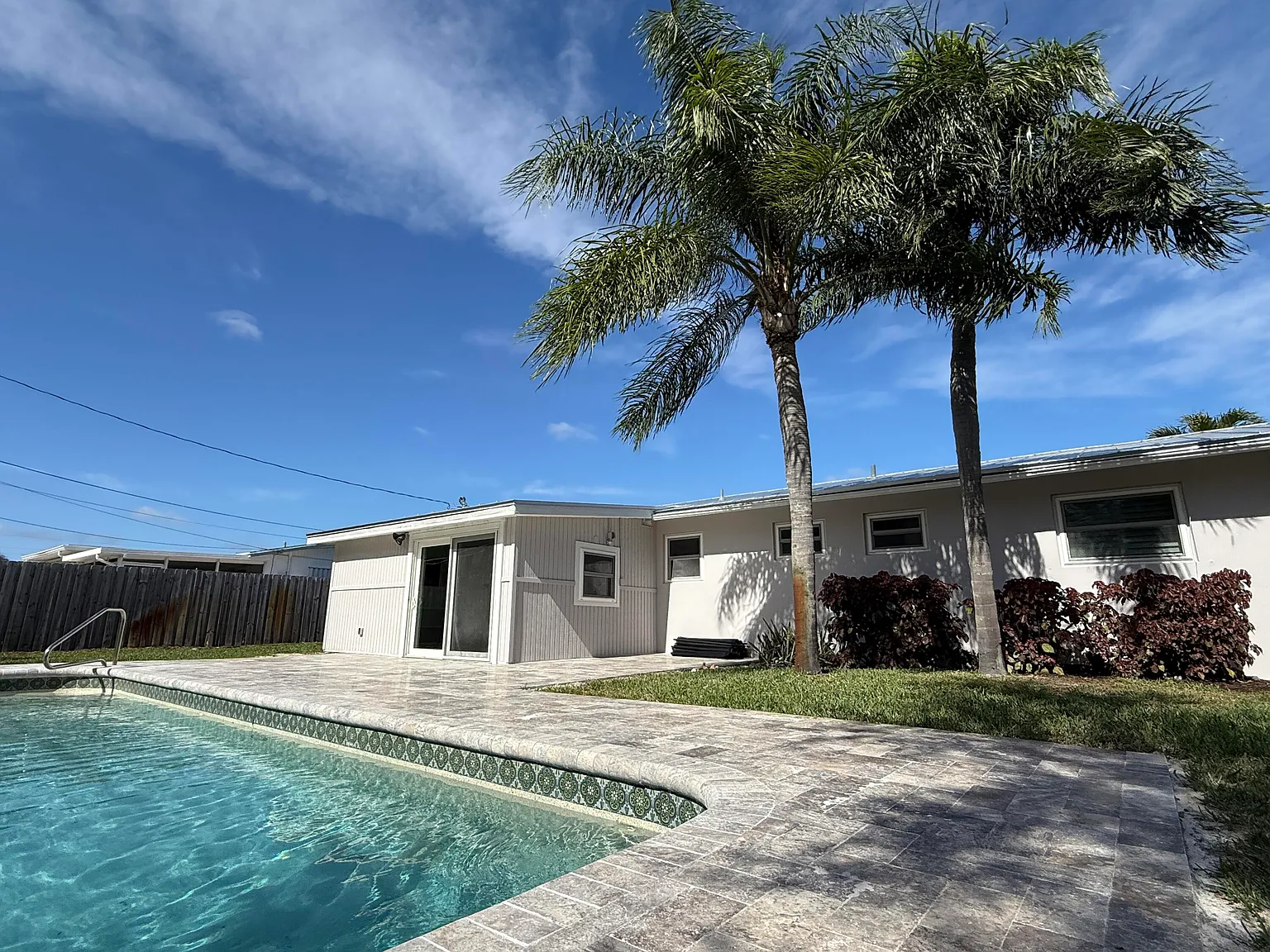 3 bed, 2.0 bath, 1449 sqft, $4,095 — Photo 2