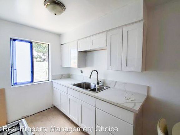 2nd image of 1051 Ohio Ave APT 4