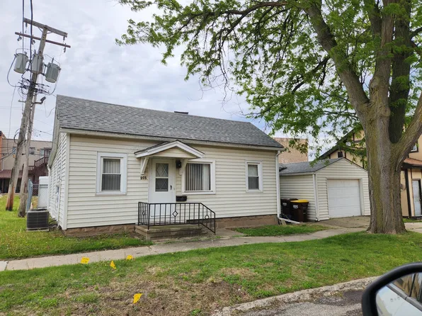203 N Eastman St, Harvard, IL 60033