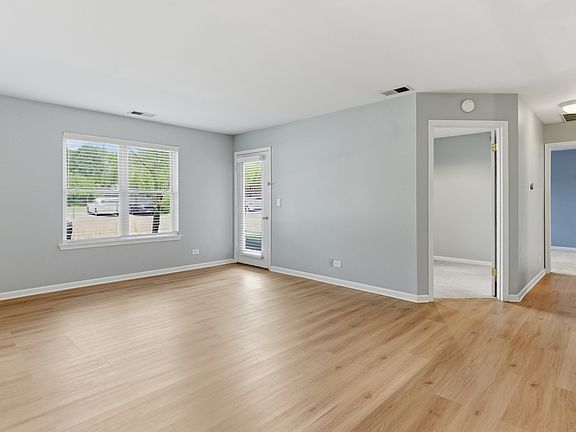 4th image of 120 Glengarry Dr APT 109