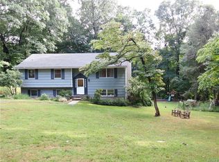 2 Caradon Ln, Katonah, NY 10536