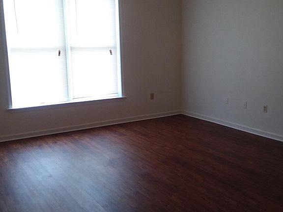 3rd image of 2016 Lafayette Blvd APT 4