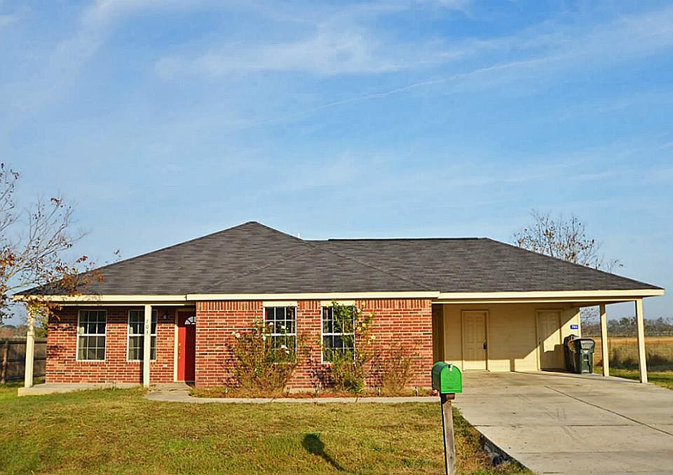 1st image of 703 Lakeview Dr